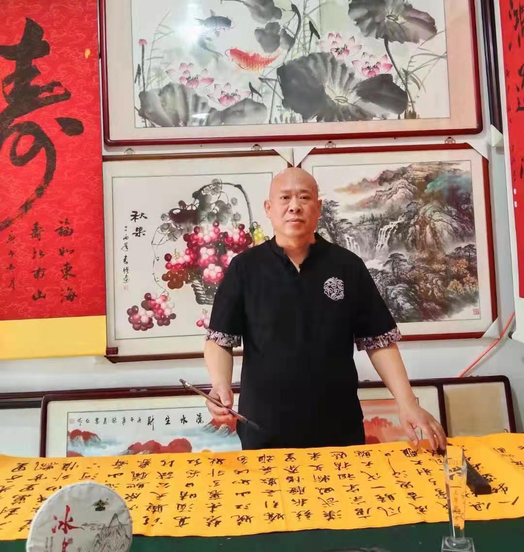书法家李金福——遒劲有力形神兼备李金福,字鹏飞,号静逸轩主人,河北